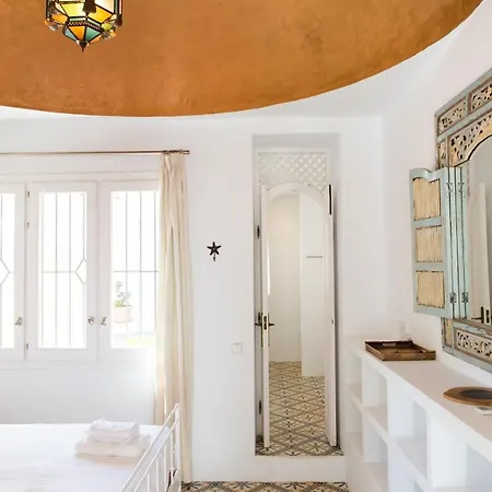 Villa 8Br, Sea Views, Walk To The Beach, Pool Villa
