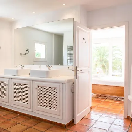 Villa 8Br, Sea Views, Walk To The Beach, Pool * Santa Eularia des Riu